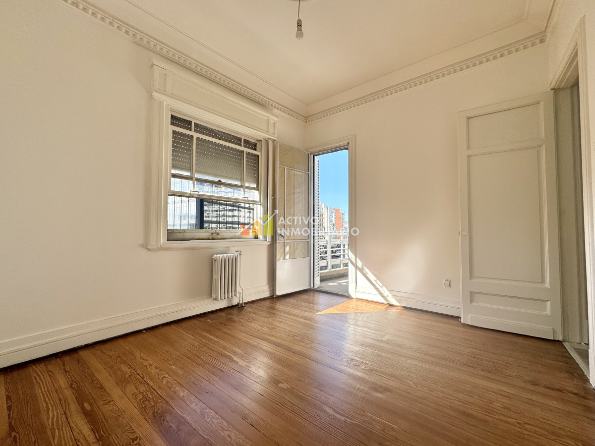 Apartamento ID.262 - Venta apartamento reciclado 3 dormitorios + servicio + balcón - Centro