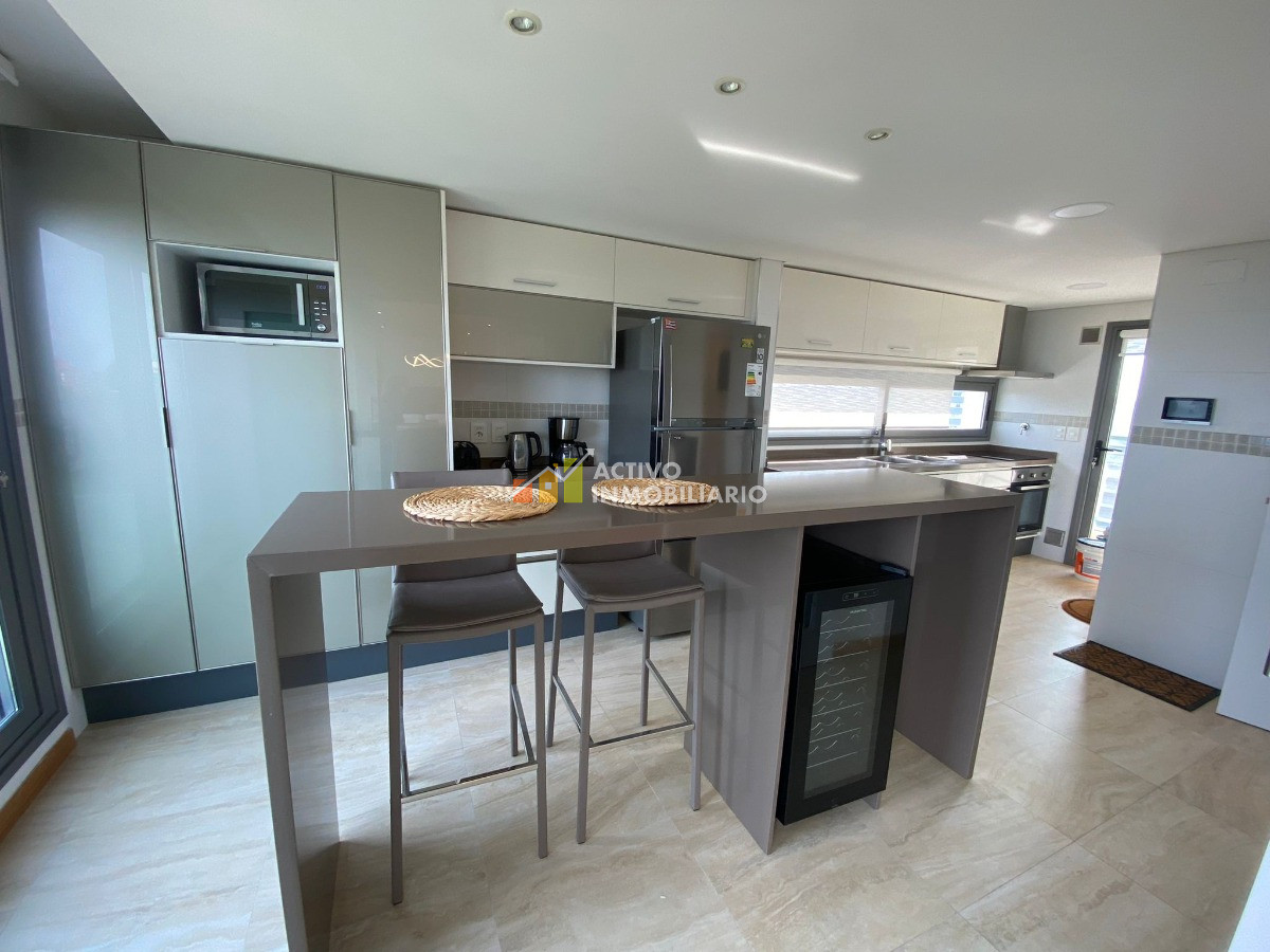 Apartamento ID.9 - Alquiler Penthouse Amueblado  3 Dormitorios+2 Baños + 2 Garages 