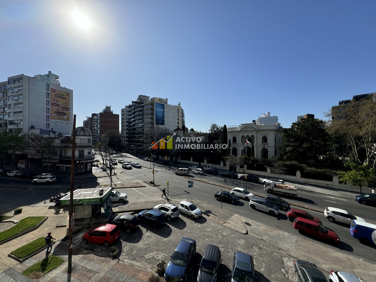 Apartamento ID.282 - Venta apartamento 3 dormitorios + servicio + 2 garages  - Pocitos 