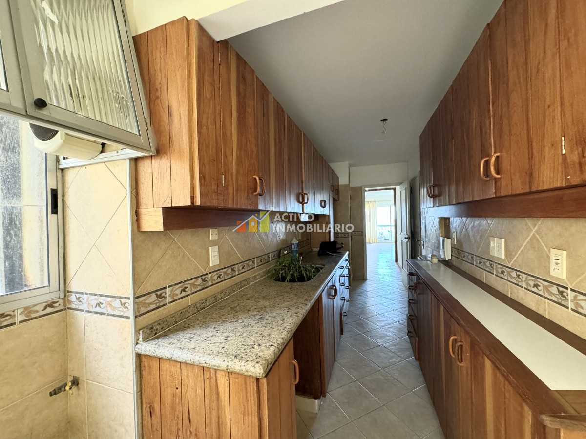 Apartamento ID.281 - Venta apartamento 2 dormitorios + garage - Rambla Punta Carretas 