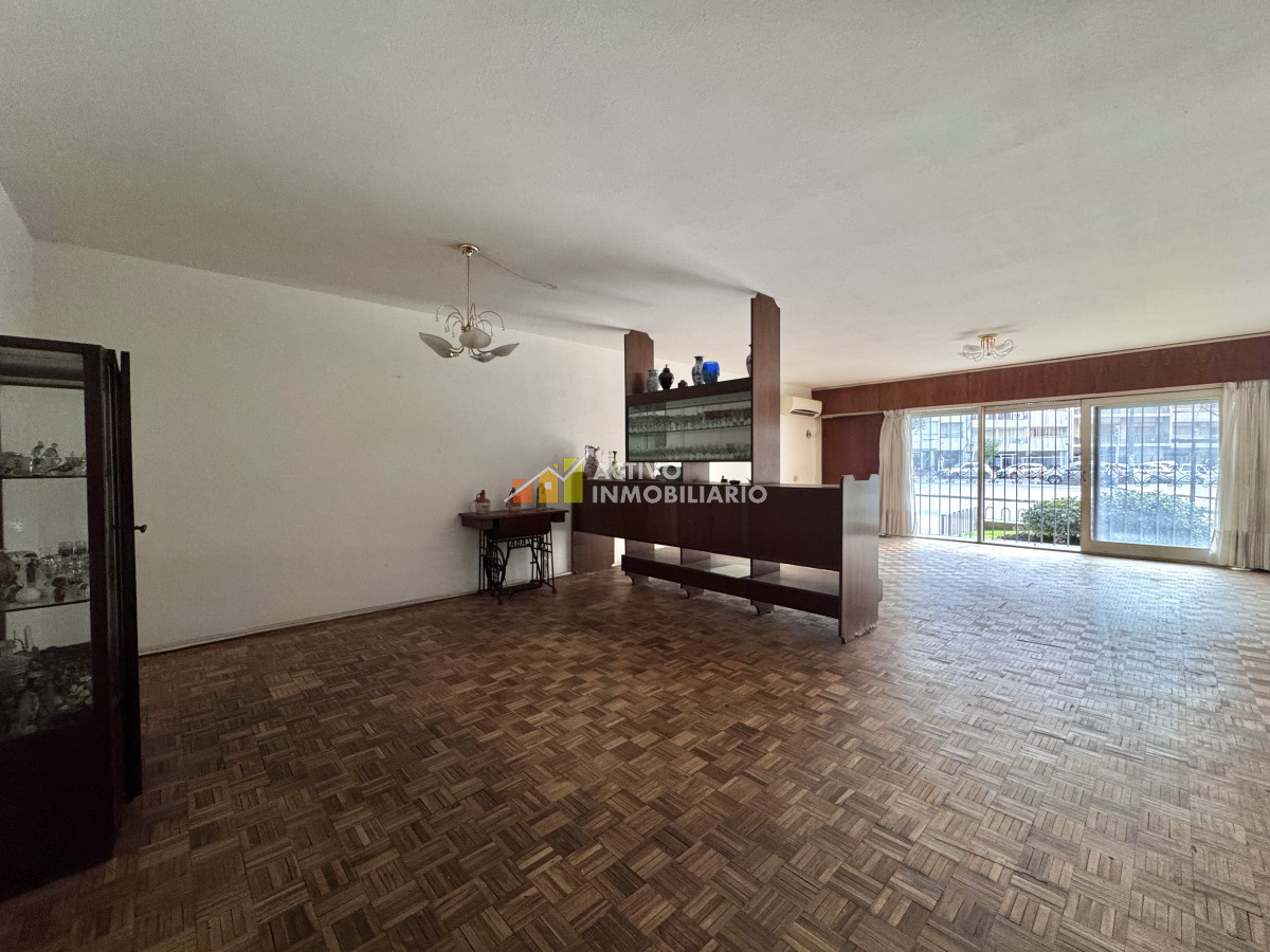 Apartamento ID.366 - Venta apartamento 3 dormitorios + patio + garaje - Pocitos