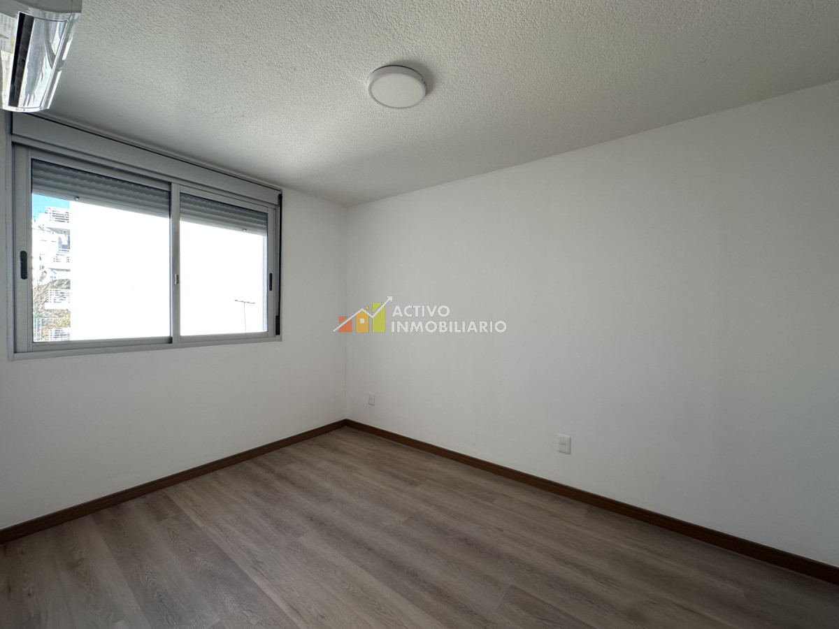 Apartamento ID.565 - Alquiler apartamento 1 dormitorio + balcón + garage + Tres Cruces 