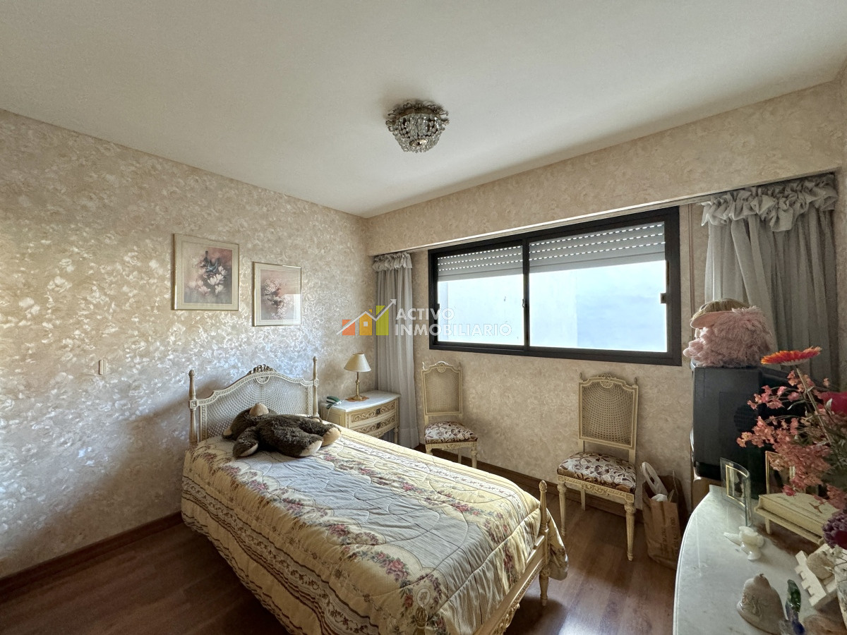 Apartamento ID.282 - Venta apartamento 3 dormitorios + servicio + 2 garages  - Pocitos 