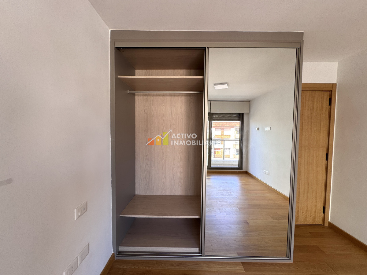 Apartamento ID.386 - Alquiler apartamento 1 dormitorio al frente piso alto con balcón 