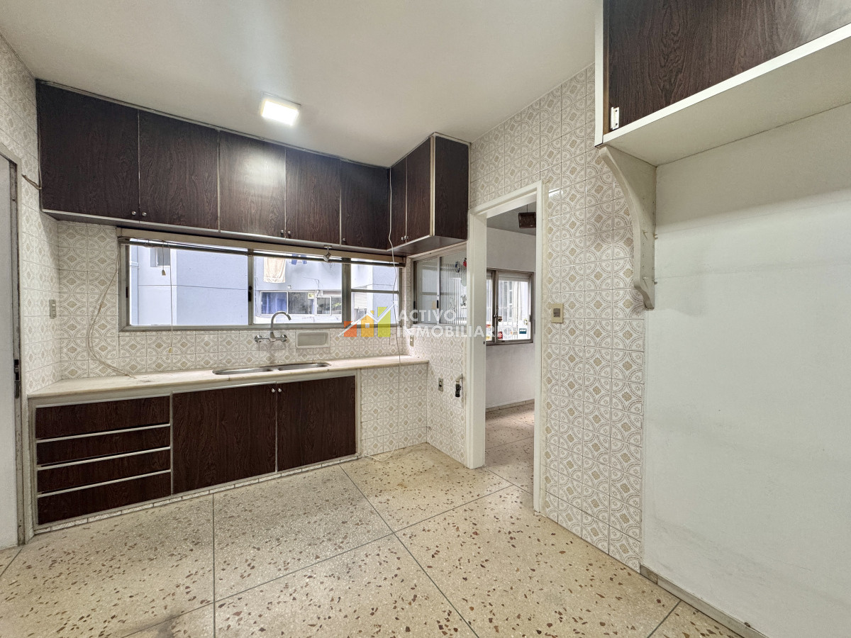 Apartamento ID.405 - Venta apartamento 3 dormitorios + servicio + garaje - Pocitos 