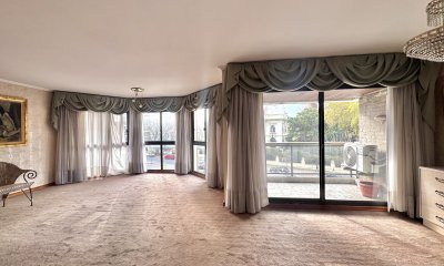 Venta Apartamento 3 Dormitorios + Servicio + 2 Garages - Pocitos