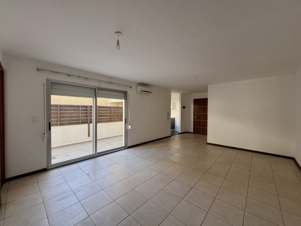 Venta apartamento 1 dormitorio + patio + garaje + box - Pocitos 
