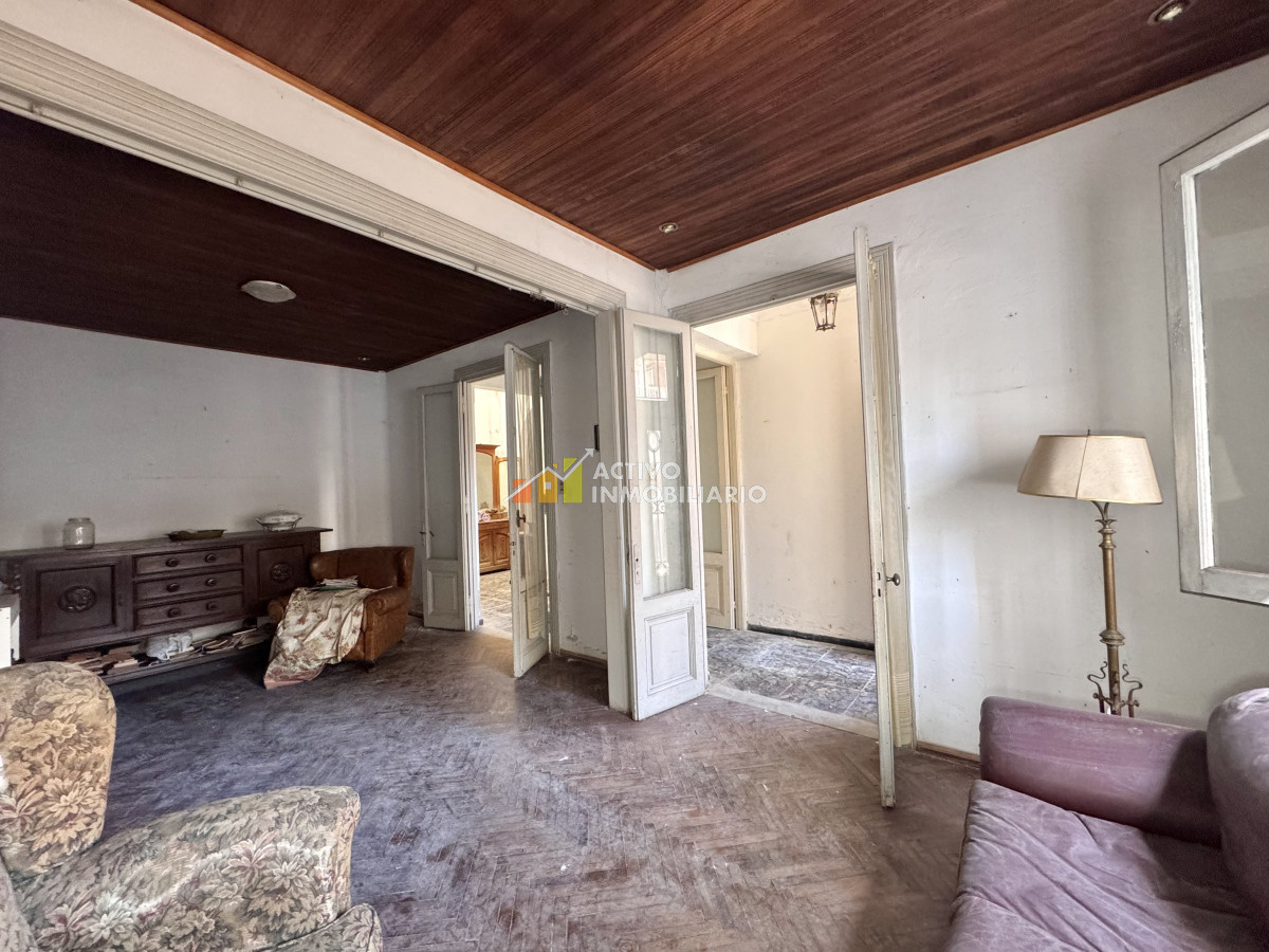 Casa ID.461 - Venta casa 5 dormitorios + patio - Punta Carretas