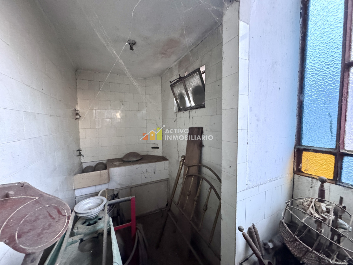 Casa ID.38 - Venta Padron unico, 2 apartamentos + local comercial+ gran galpon