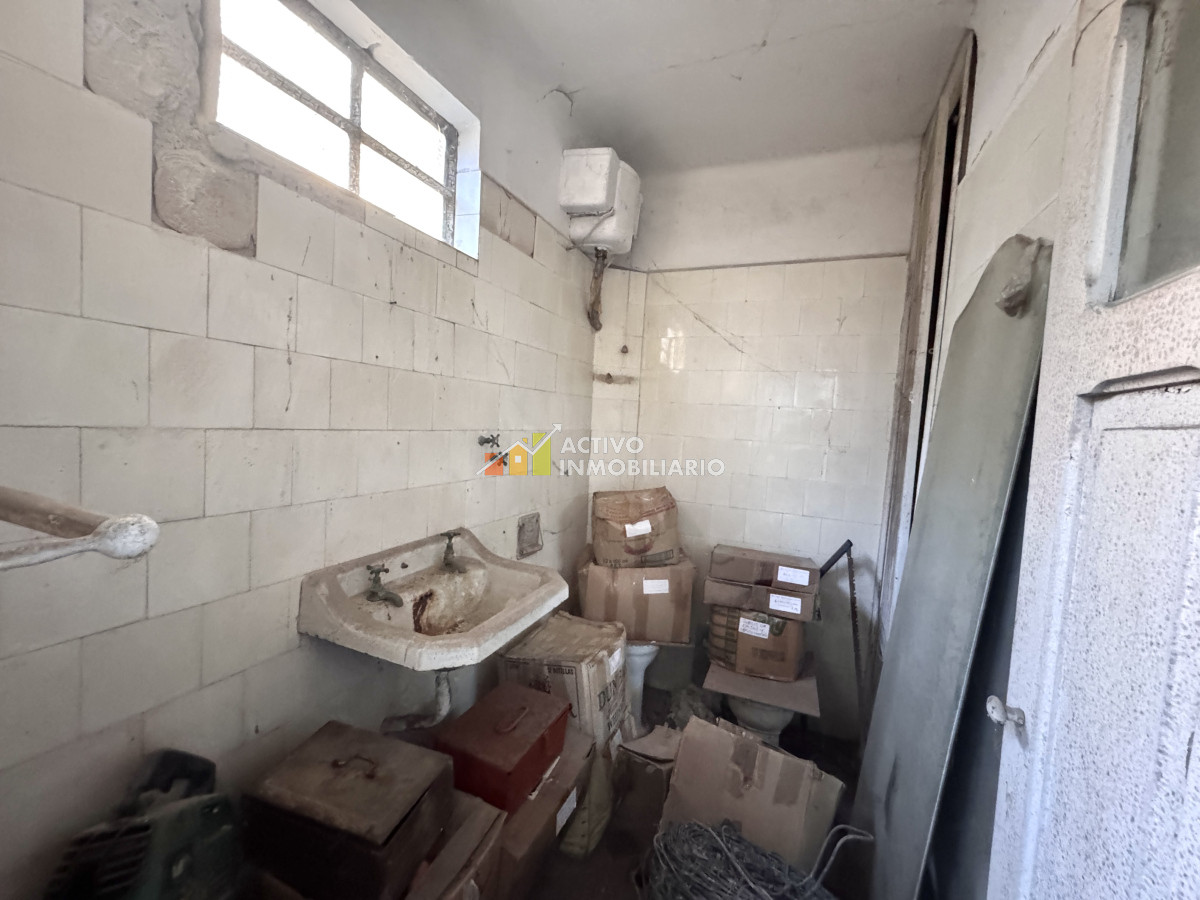 Casa ID.38 - Venta Padron unico, 2 apartamentos + local comercial+ gran galpon