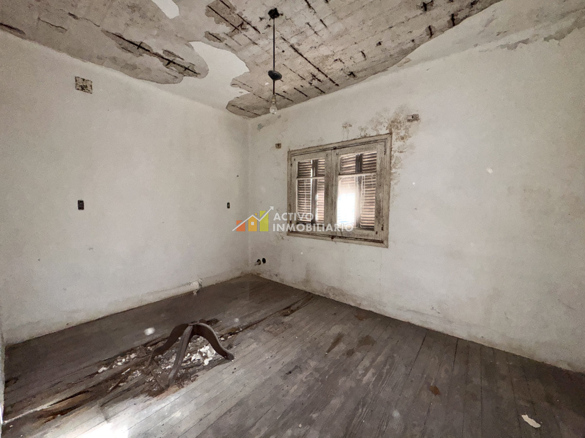 Casa ID.38 - Venta Padron unico, 2 apartamentos + local comercial+ gran galpon