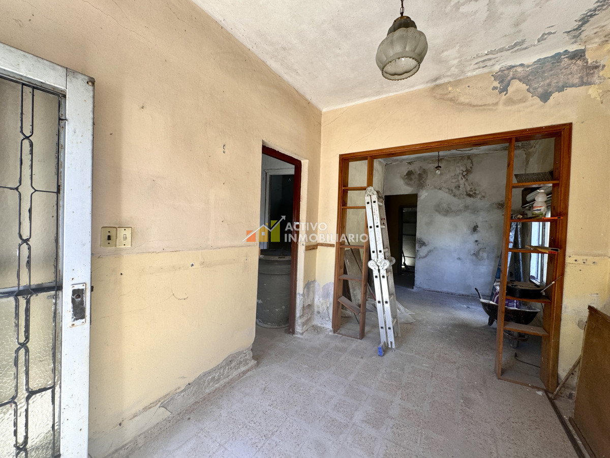 Casa ID.381 - Venta Casa A Reciclar 3 Dormitorios + Patio + Cochera - Ituzaingó