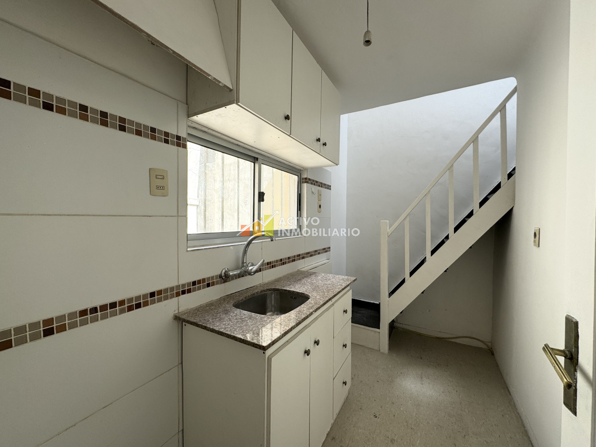 Casa ID.285 - Venta casa de altos con renta 2 dormitorios + azotea (sin gastos comunes) - Buceo
