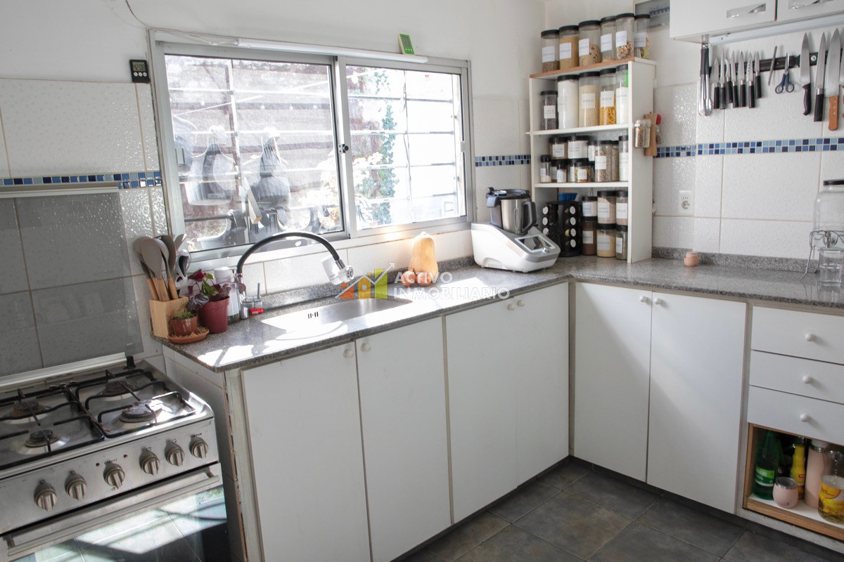 Casa ID.52 - Venta Casa 3 Dormitorios + Cochera + Patio Con Parrillero - Buceo 