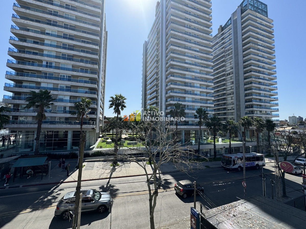 Casa ID.285 - Venta casa de altos con renta 2 dormitorios + azotea (sin gastos comunes) - Buceo