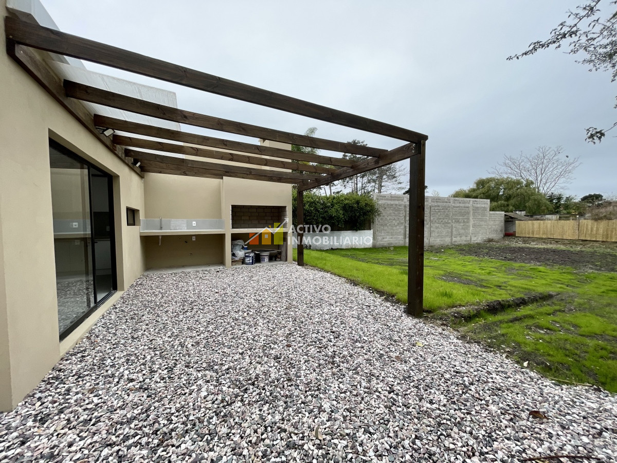 Casa ID.79 - Venta Casa 715 metros 3 dormitorios + patio con parrillero - Solymar 