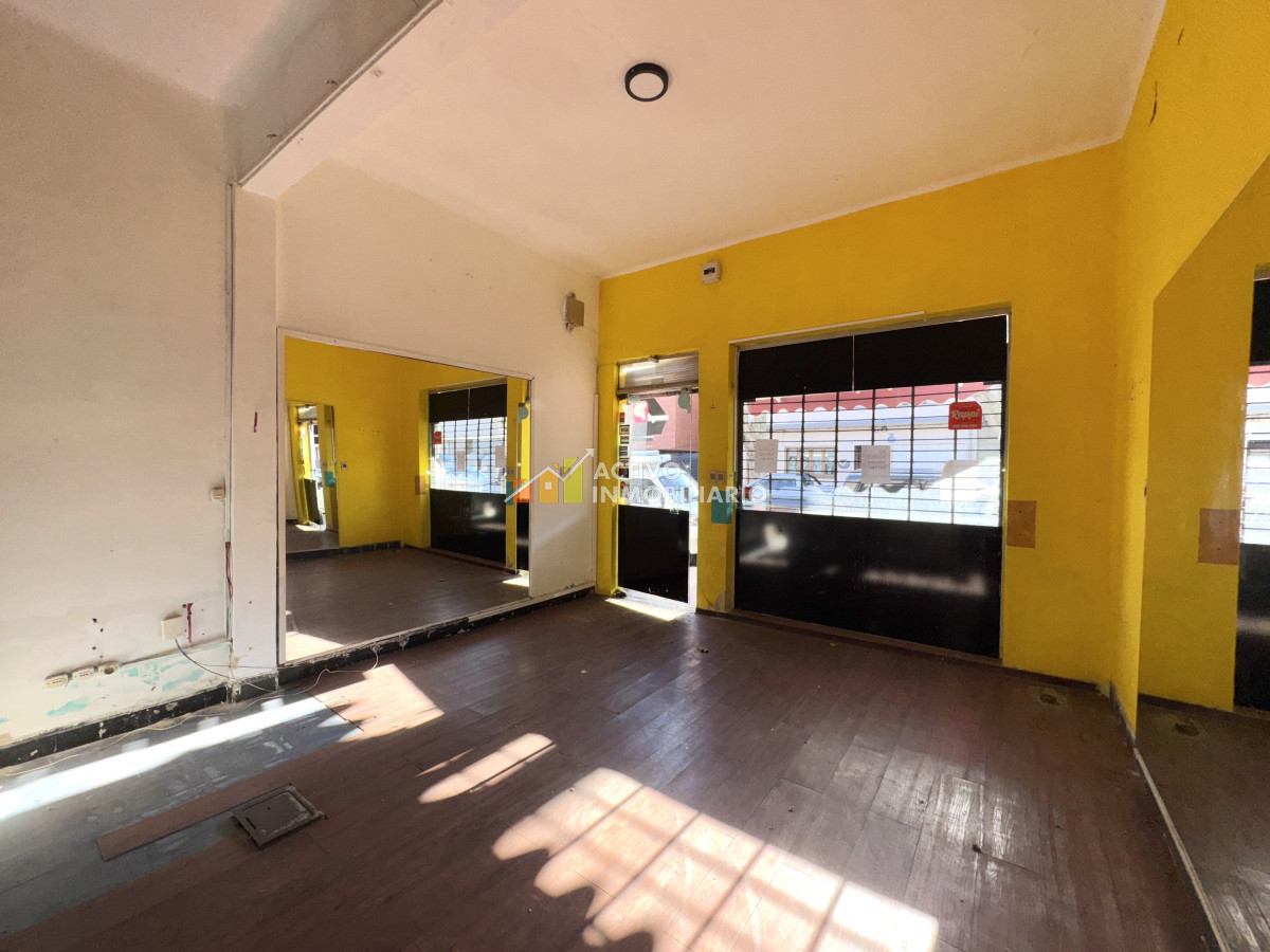 Casa ID.38 - Venta Padron unico, 2 apartamentos + local comercial+ gran galpon