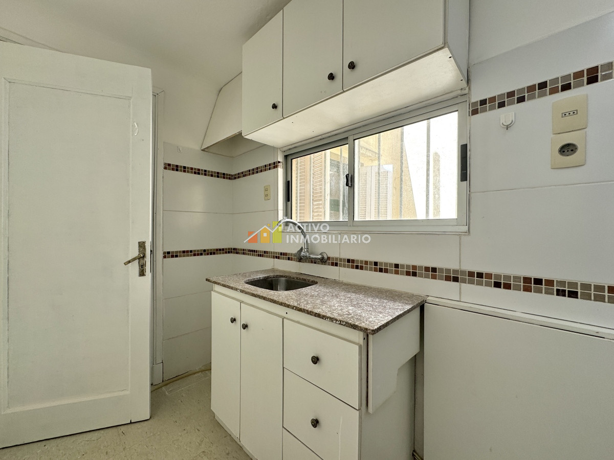 Casa ID.285 - Venta casa de altos con renta 2 dormitorios + azotea (sin gastos comunes) - Buceo