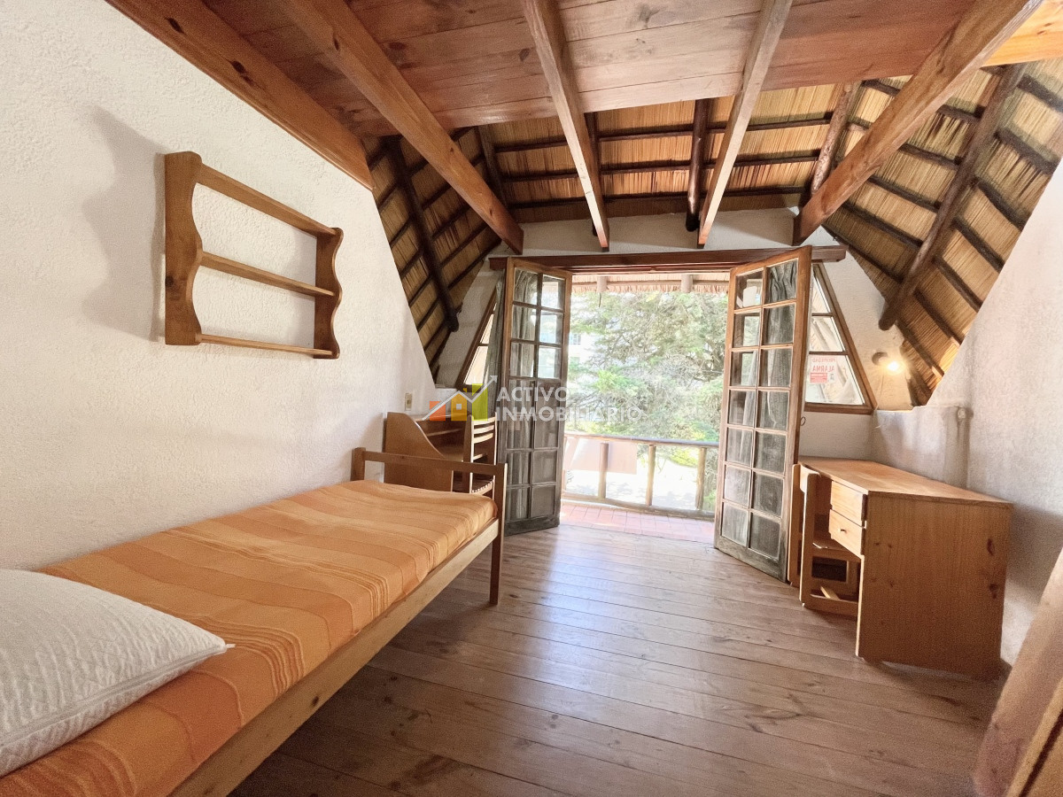 Casa ID.162 - Venta Chalet 5 dormitorios + barbacoa - Punta Del Este 