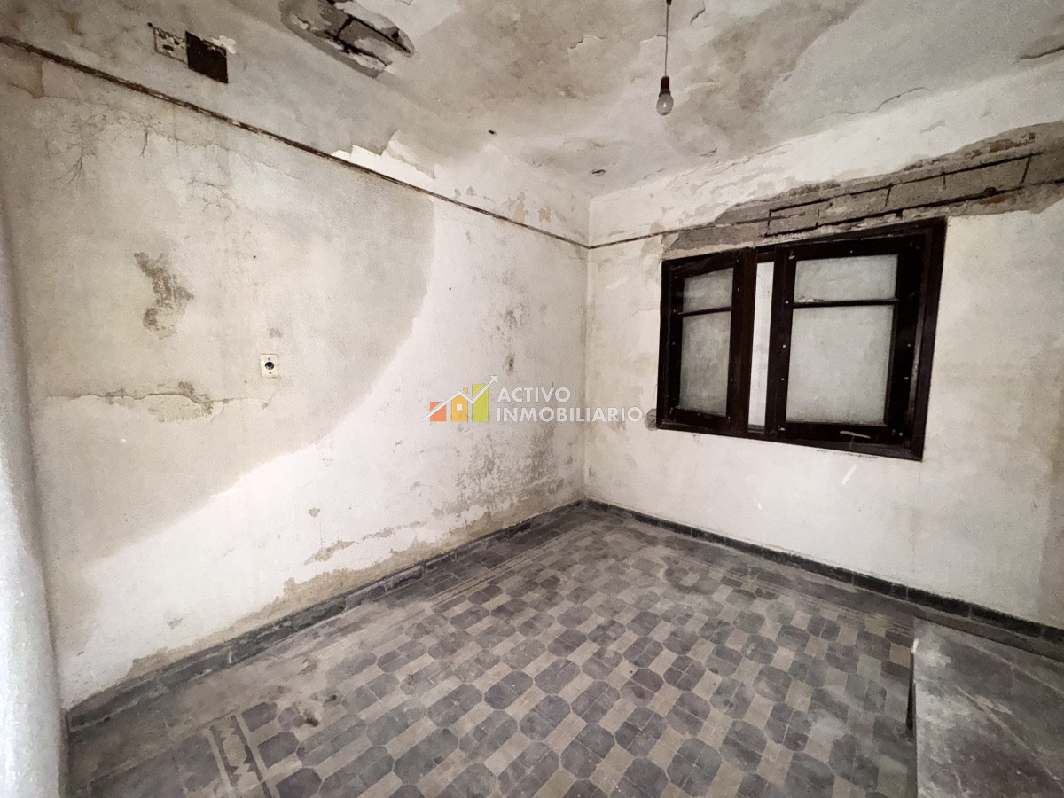 Casa ID.38 - Venta Padron unico, 2 apartamentos + local comercial+ gran galpon