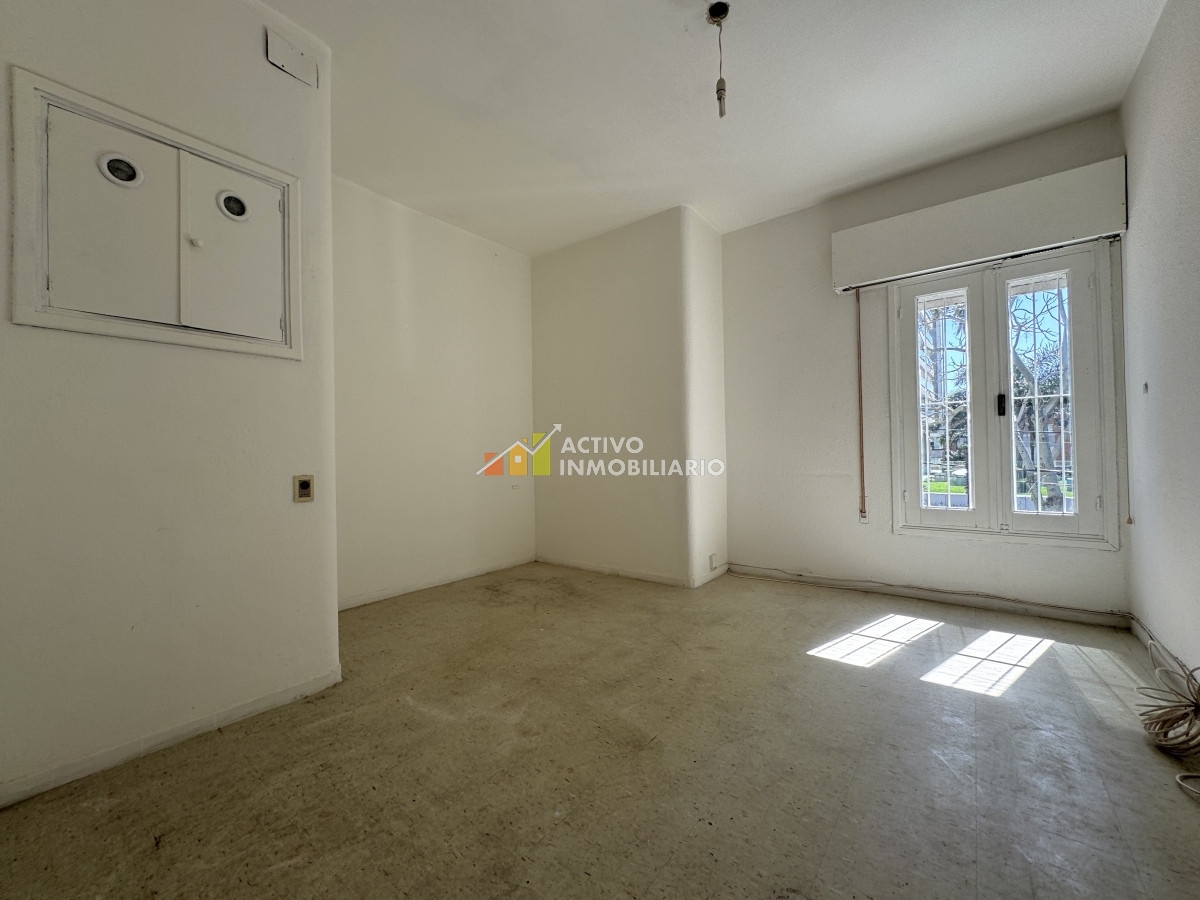Casa ID.285 - Venta casa de altos con renta 2 dormitorios + azotea (sin gastos comunes) - Buceo