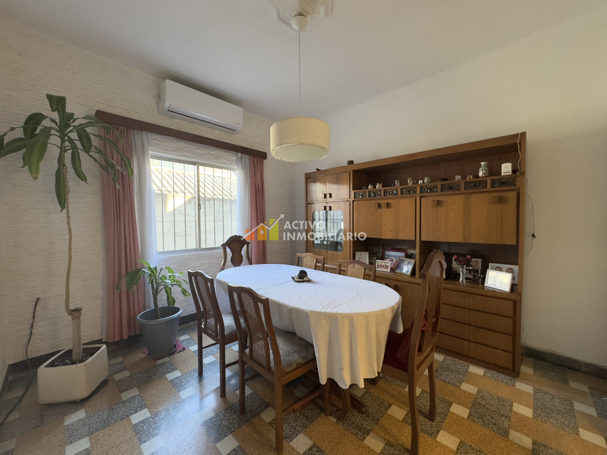 Casa ID.470 - Venta casa 2 dormitorios con garaje frente y patio- Jacinto Vera