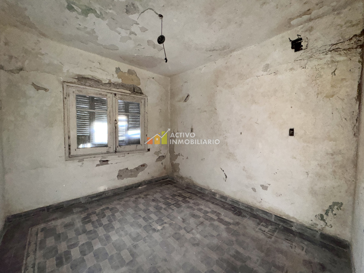 Casa ID.38 - Venta Padron unico, 2 apartamentos + local comercial+ gran galpon