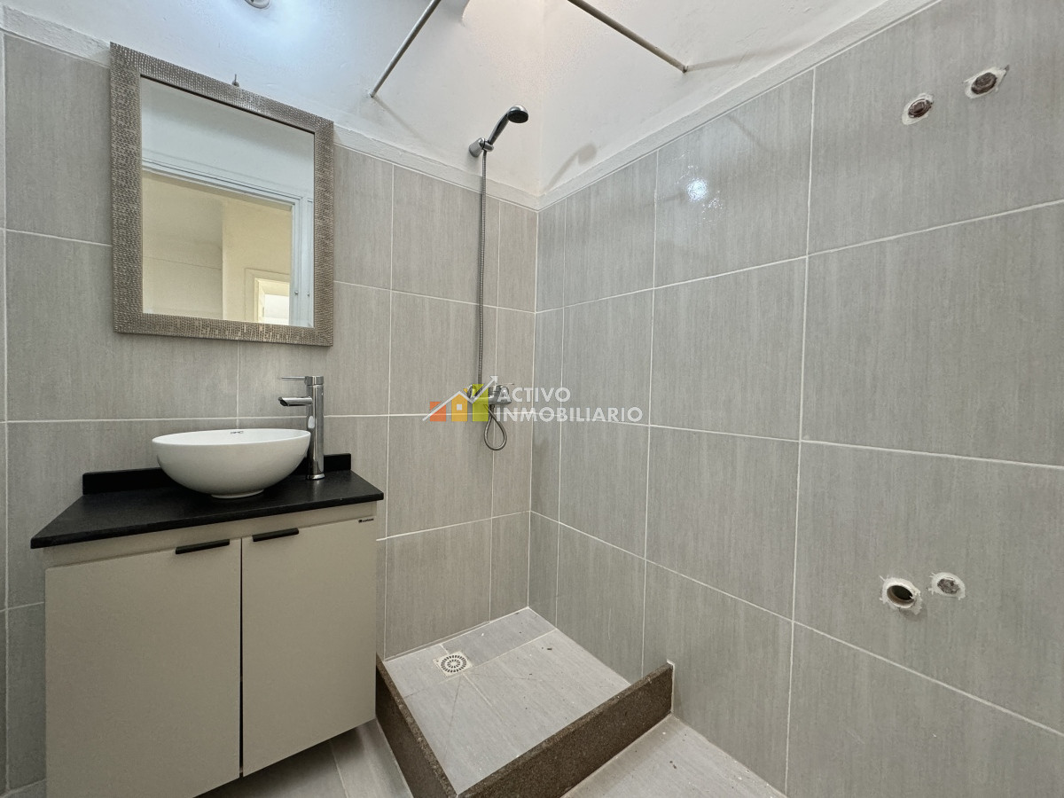 Casa ID.285 - Venta casa de altos con renta 2 dormitorios + azotea (sin gastos comunes) - Buceo