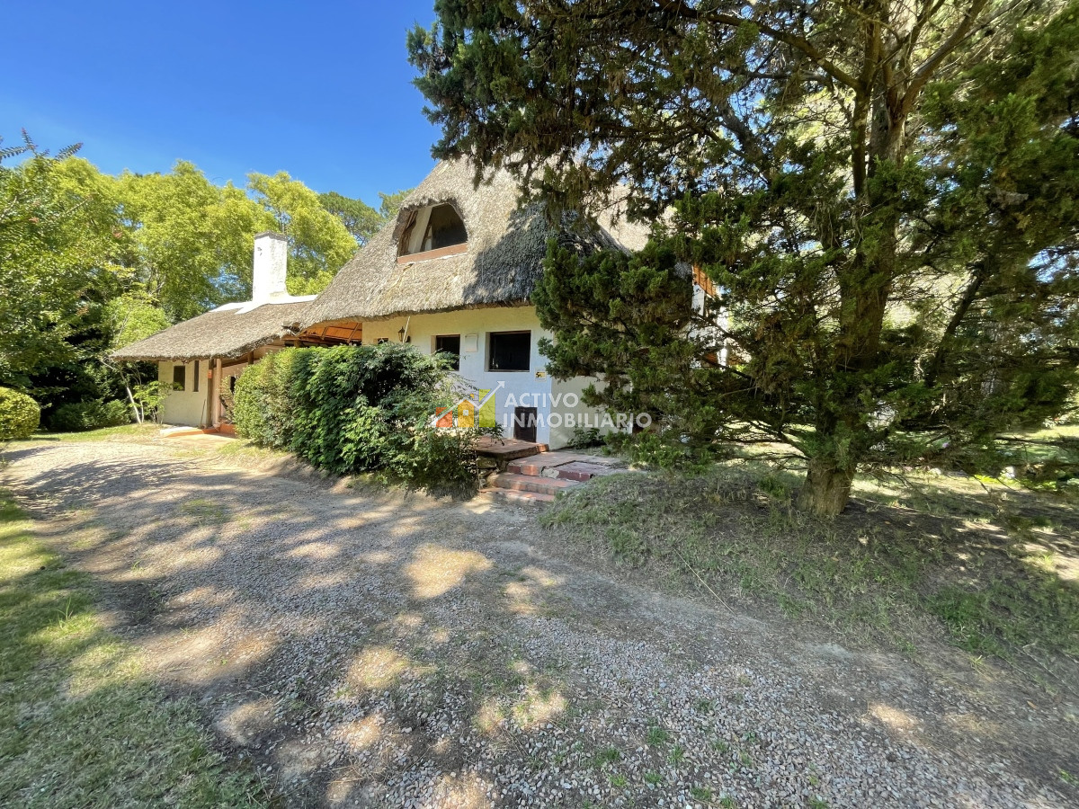 Casa ID.162 - Venta Chalet 5 dormitorios + barbacoa - Punta Del Este 