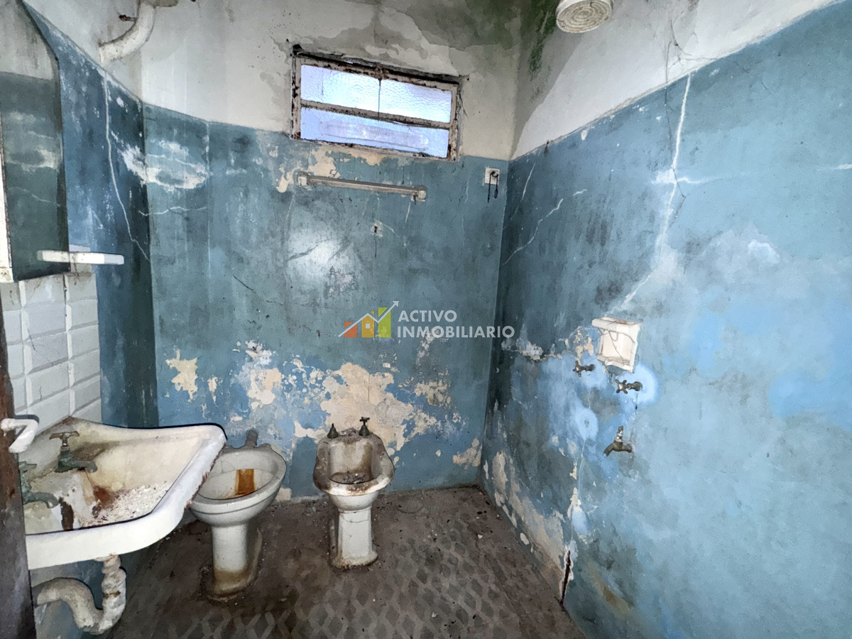 Casa ID.38 - Venta Padron unico, 2 apartamentos + local comercial+ gran galpon