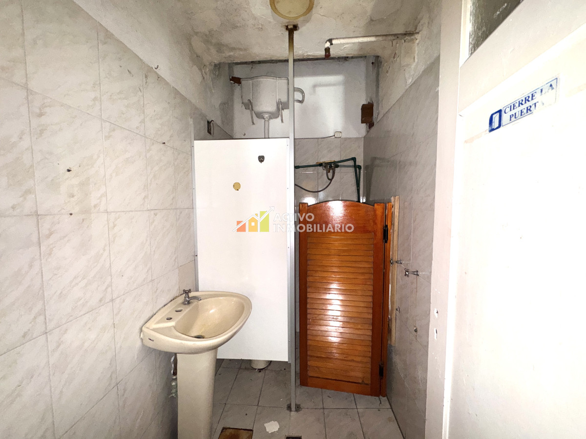 Casa ID.38 - Venta Padron unico, 2 apartamentos + local comercial+ gran galpon