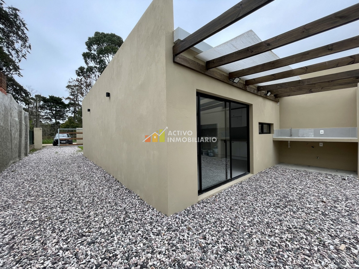 Casa ID.79 - Venta Casa 715 metros 3 dormitorios + patio con parrillero - Solymar 