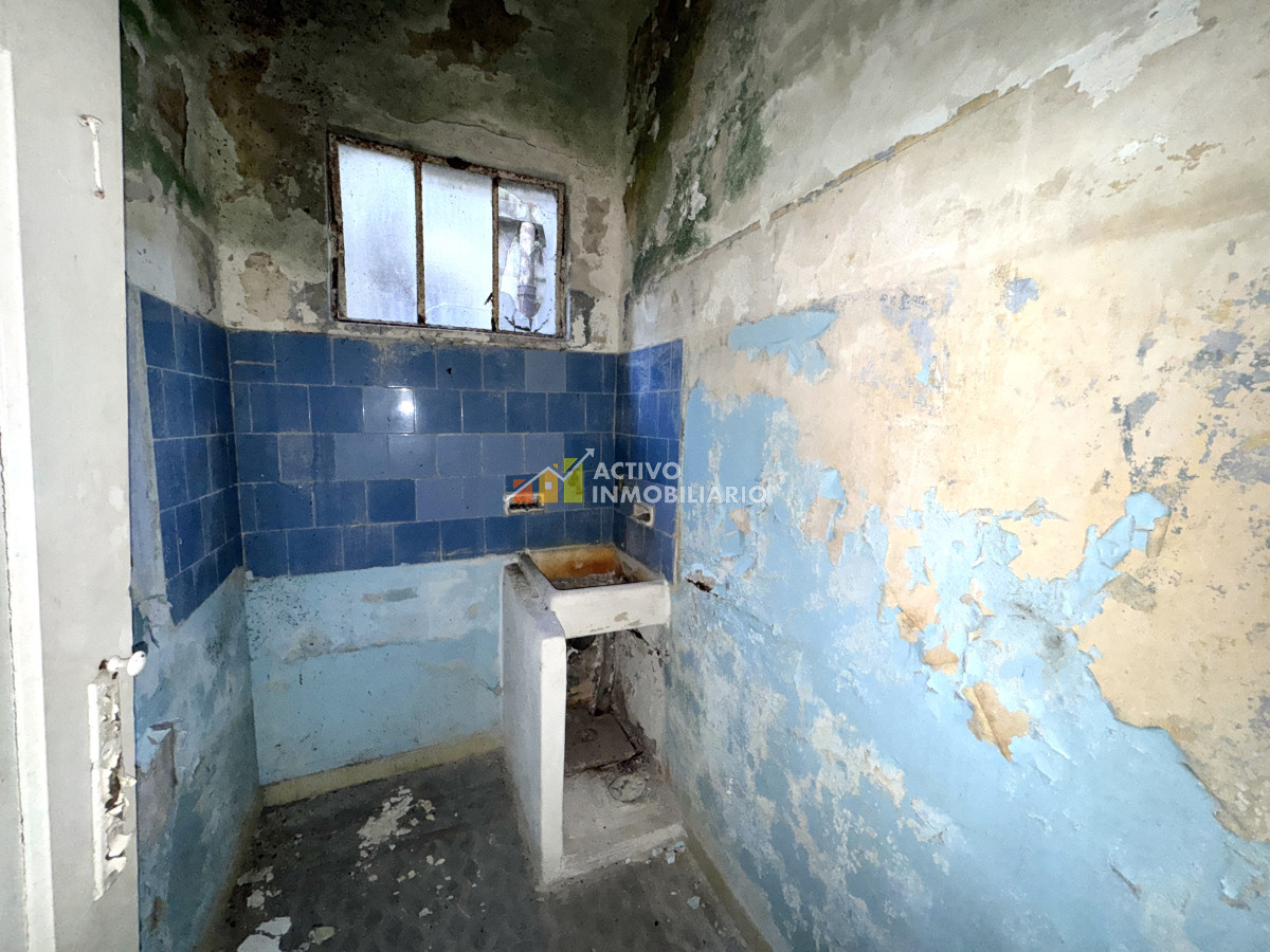 Casa ID.38 - Venta Padron unico, 2 apartamentos + local comercial+ gran galpon