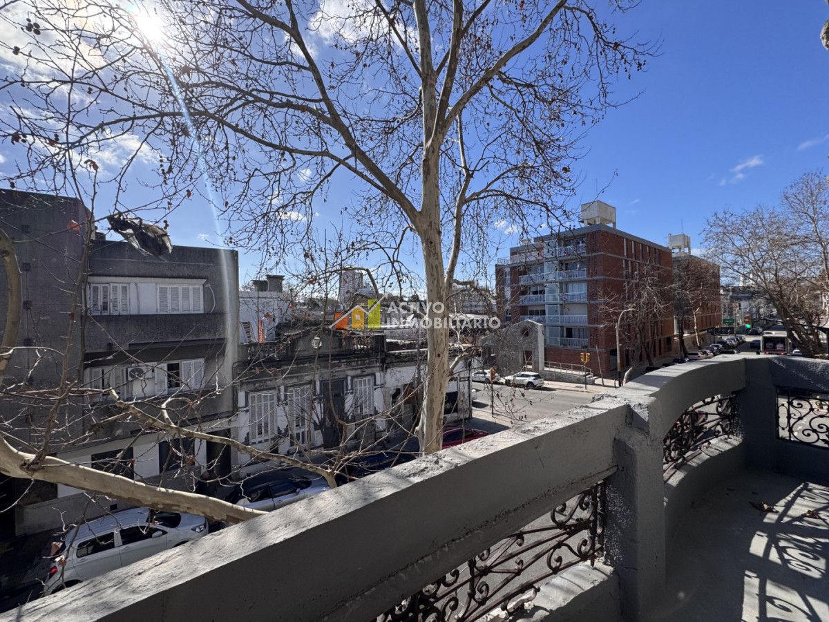 Casa ID.500 - Alquiler casa de altos 4 dormitorios - Cordón Norte