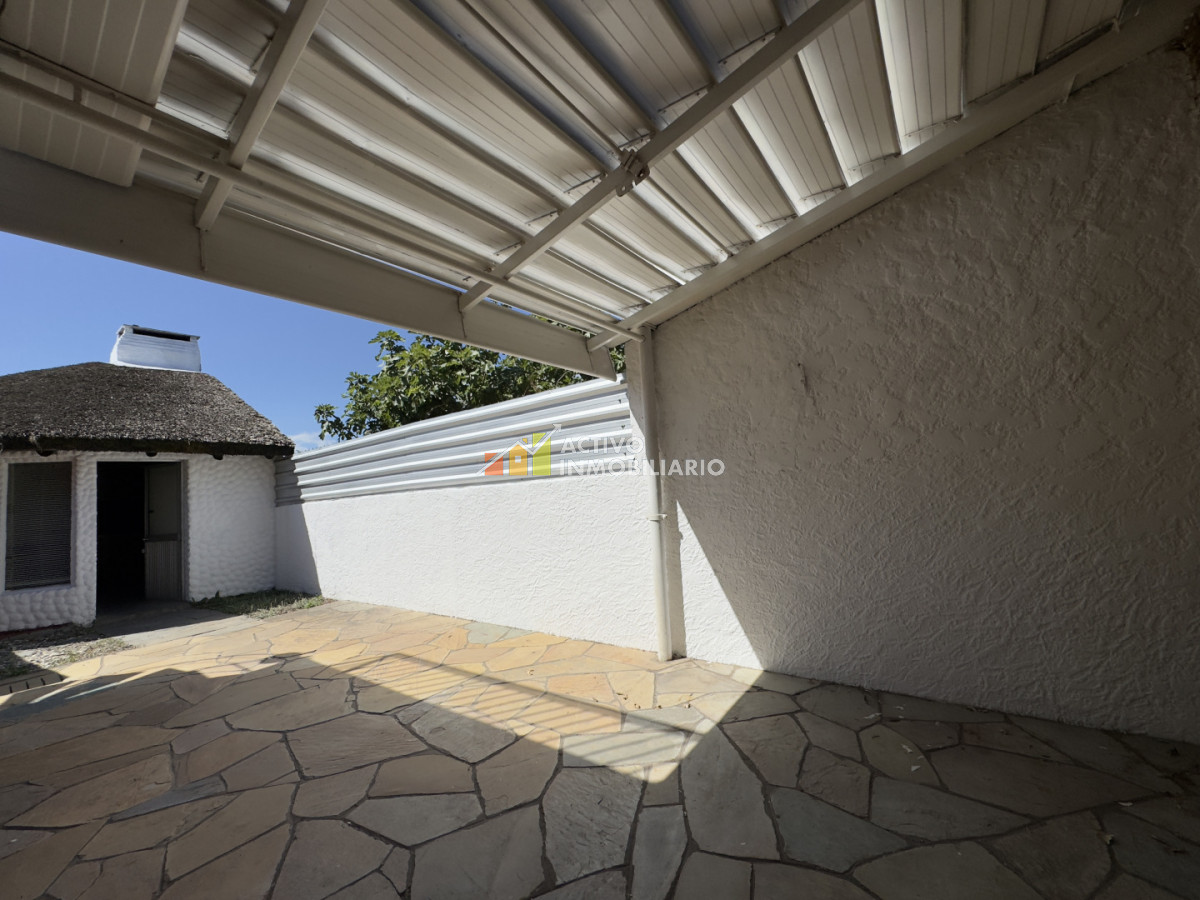 Casa ID.511 - Alquiler casa 4 dormitorios + patio + barbacoa - Carrasco