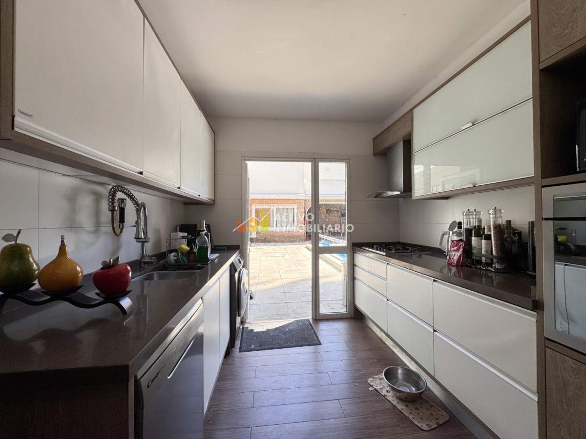 Casa ID.544 - Venta casa 5 dormitorios con garaje doble barbacoa y piscina-Punta carretas