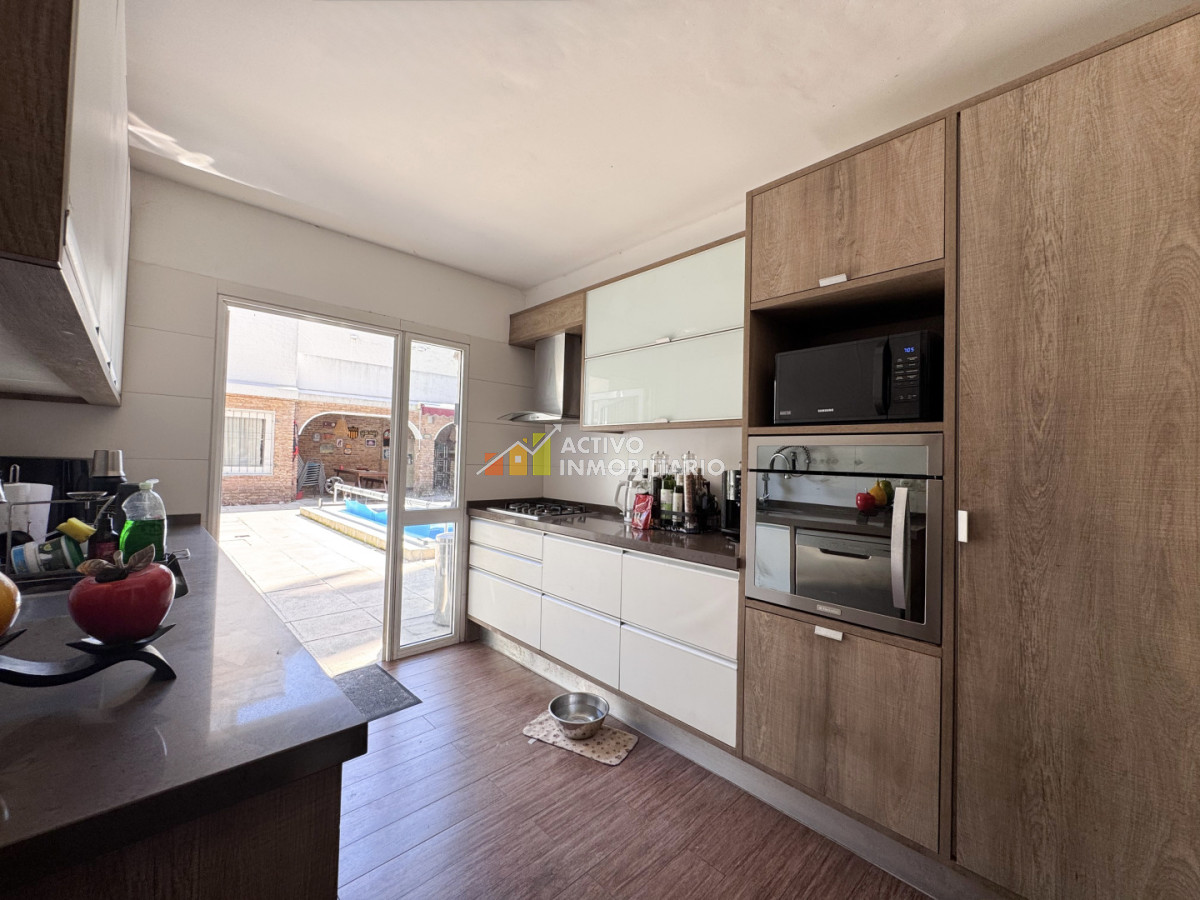 Casa ID.544 - Venta casa 5 dormitorios con garaje doble barbacoa y piscina-Punta carretas