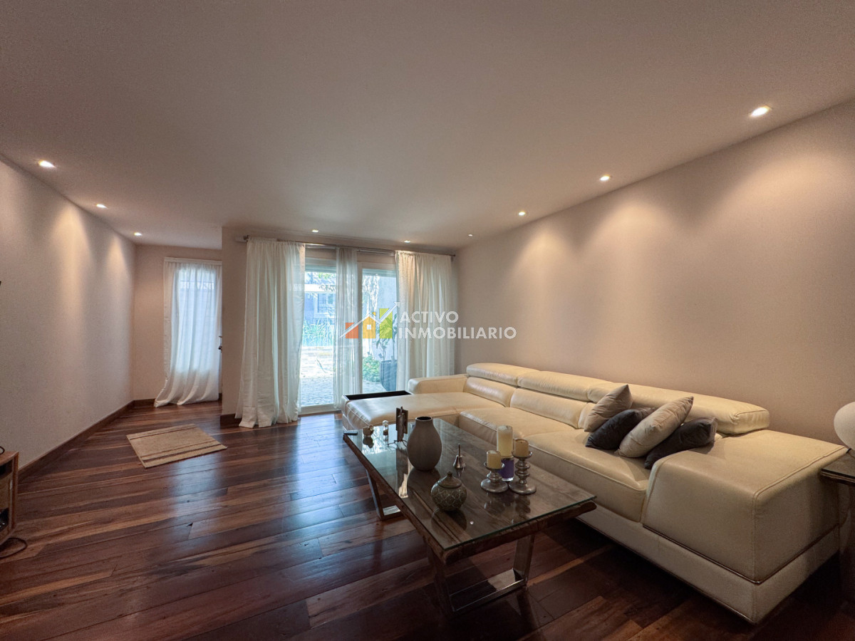 Casa ID.544 - Venta casa 5 dormitorios con garaje doble barbacoa y piscina-Punta carretas