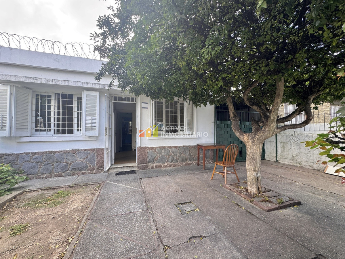 Casa ID.377 - Venta casa padrón único 2 dormitorios + patio - Flor de Maroñas