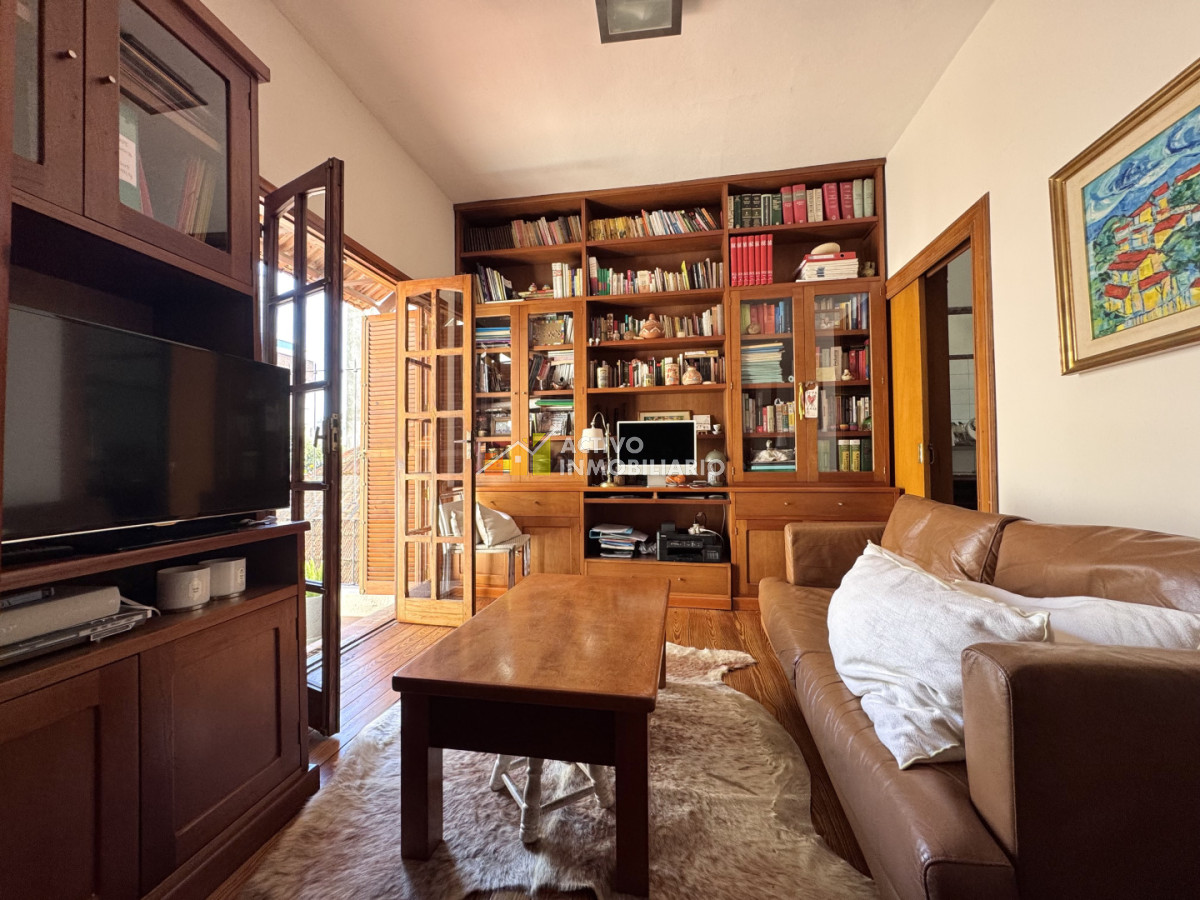 Casa ID.573 - Venta casa 3 dormitorios + terraza con parrillero - Parque Rodó 