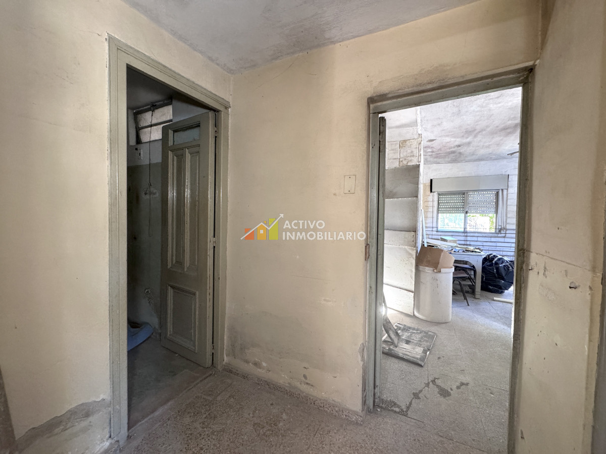 Casa ID.381 - Venta Casa A Reciclar 3 Dormitorios + Patio + Cochera - Ituzaingó