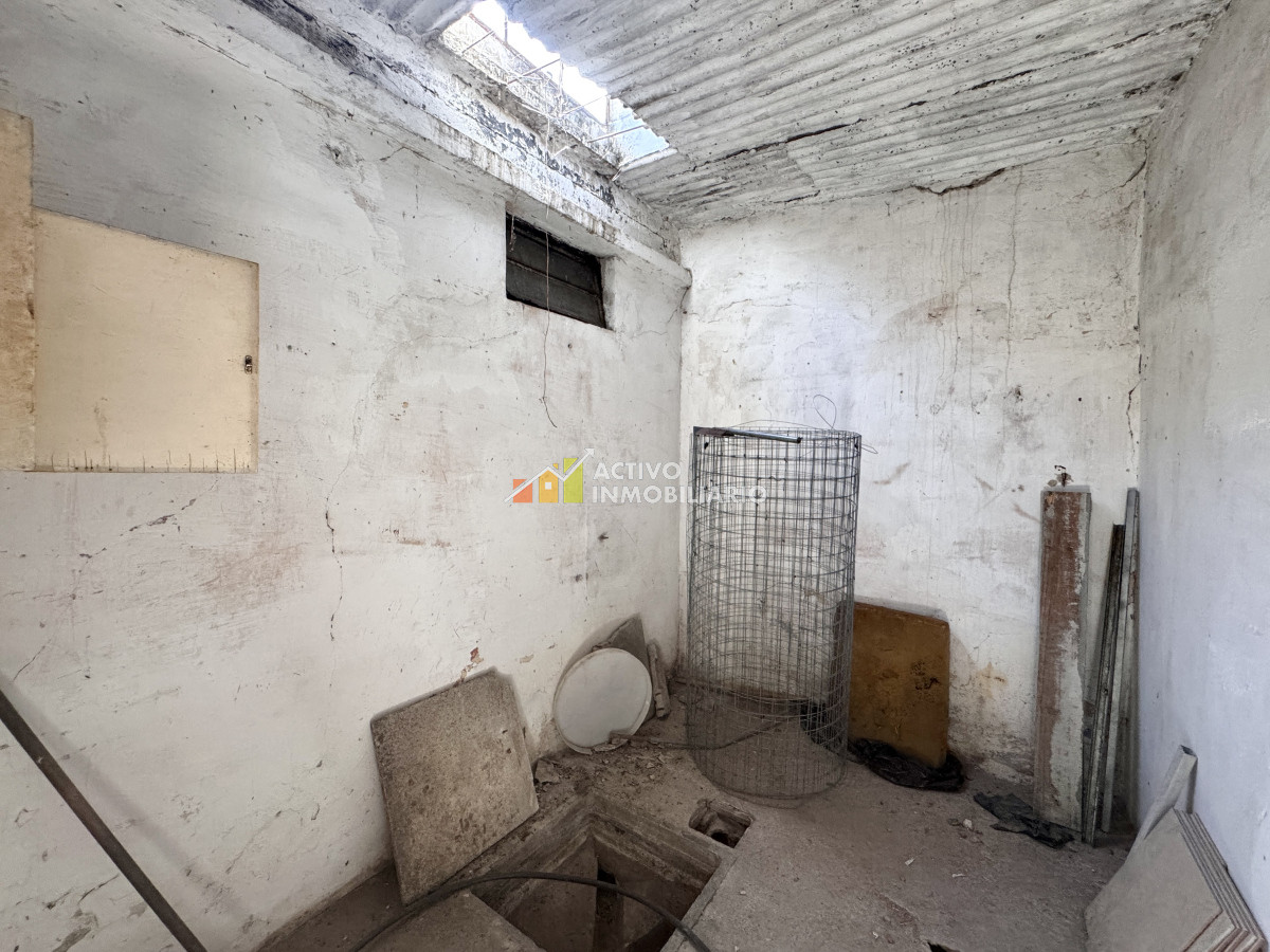 Casa ID.381 - Venta Casa A Reciclar 3 Dormitorios + Patio + Cochera - Ituzaingó