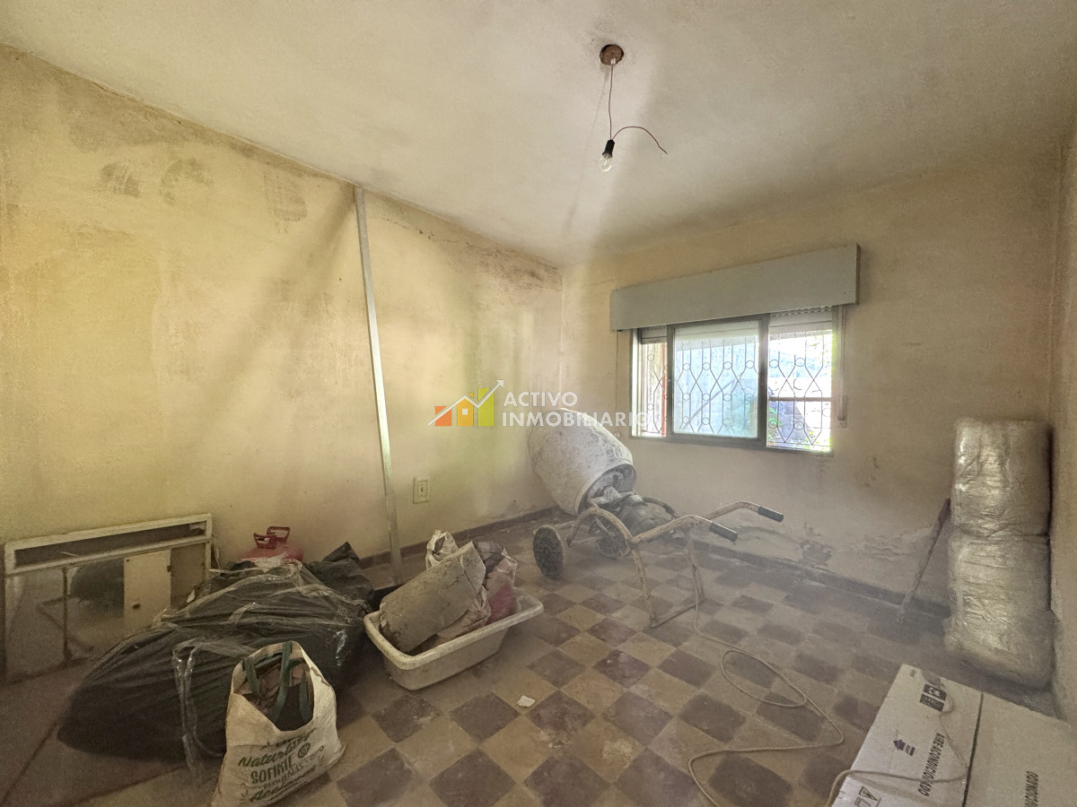 Casa ID.381 - Venta Casa A Reciclar 3 Dormitorios + Patio + Cochera - Ituzaingó