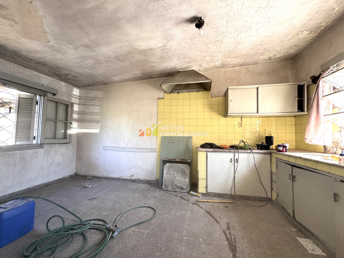 Casa ID.381 - Venta Casa A Reciclar 3 Dormitorios + Patio + Cochera - Ituzaingó