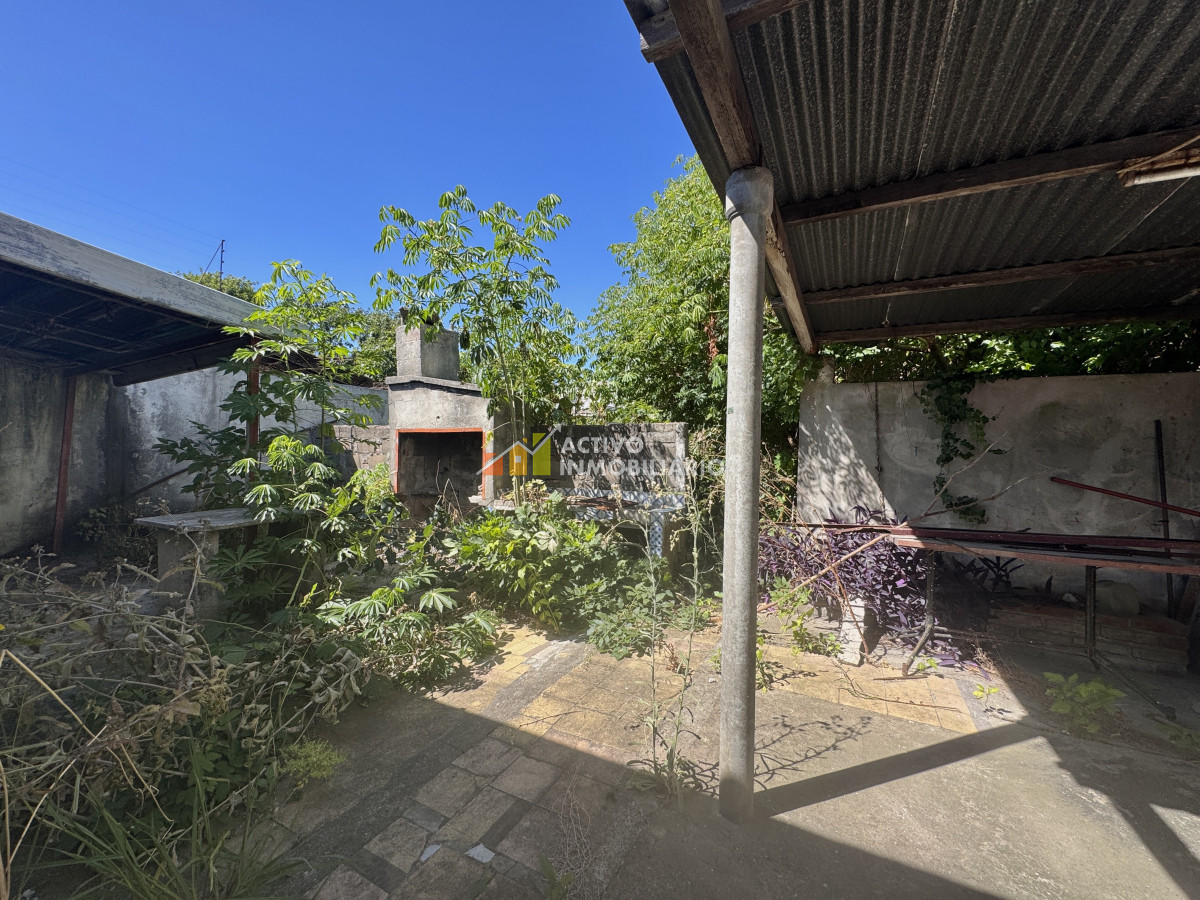 Casa ID.381 - Venta Casa A Reciclar 3 Dormitorios + Patio + Cochera - Ituzaingó