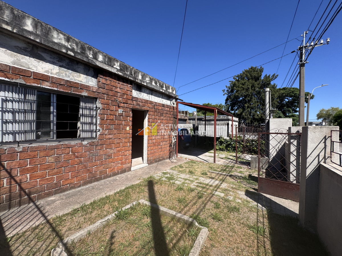 Casa ID.381 - Venta Casa A Reciclar 3 Dormitorios + Patio + Cochera - Ituzaingó