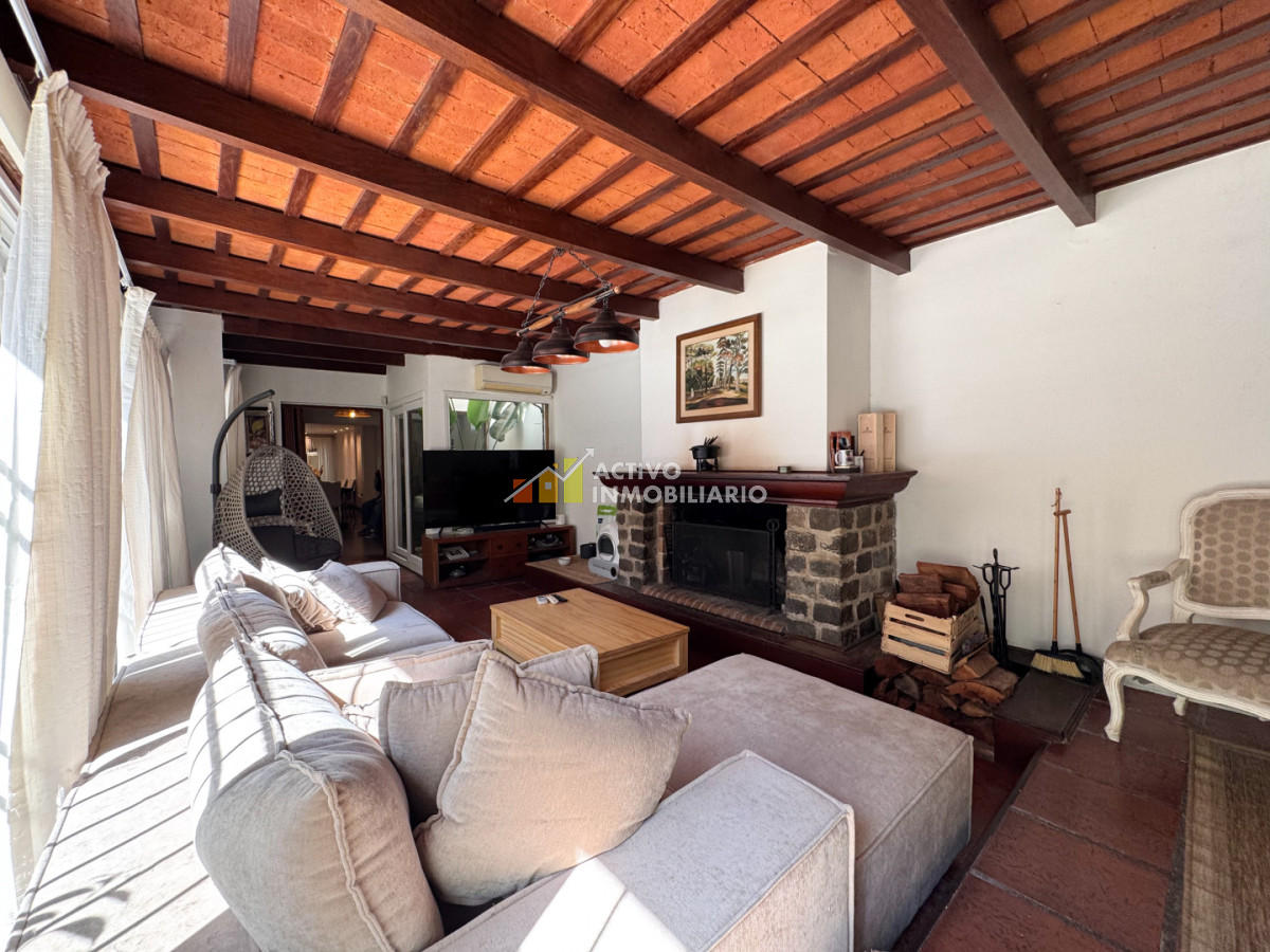 Casa ID.544 - Venta casa 5 dormitorios con garaje doble barbacoa y piscina-Punta carretas