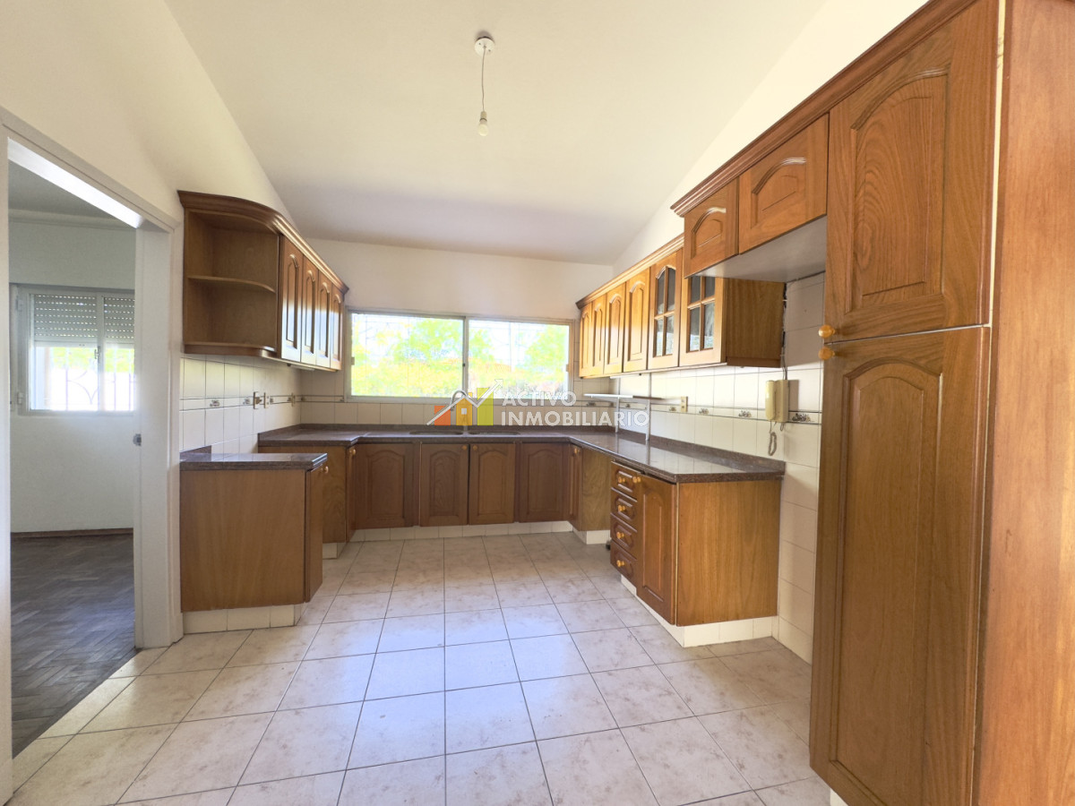 Casa ID.511 - Alquiler casa 4 dormitorios + patio + barbacoa - Carrasco