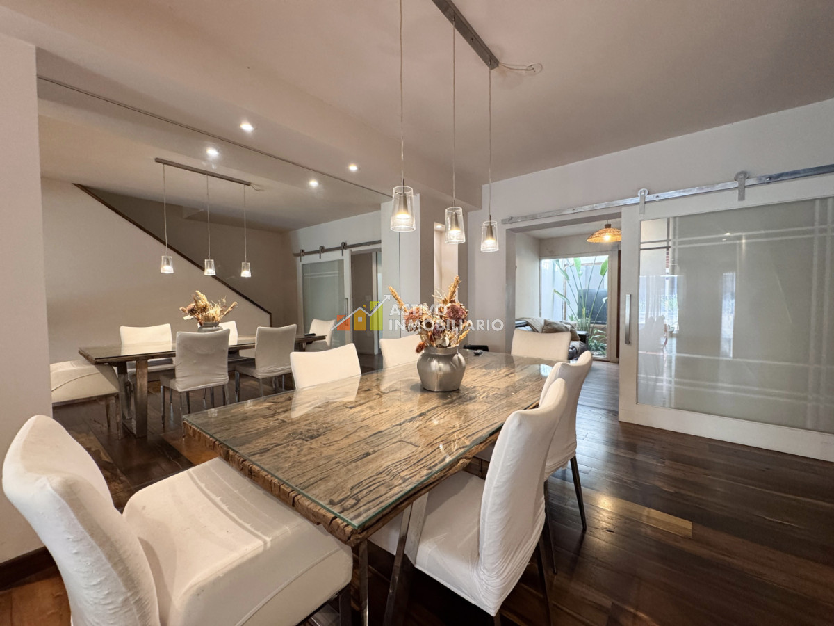 Casa ID.544 - Venta casa 5 dormitorios con garaje doble barbacoa y piscina-Punta carretas