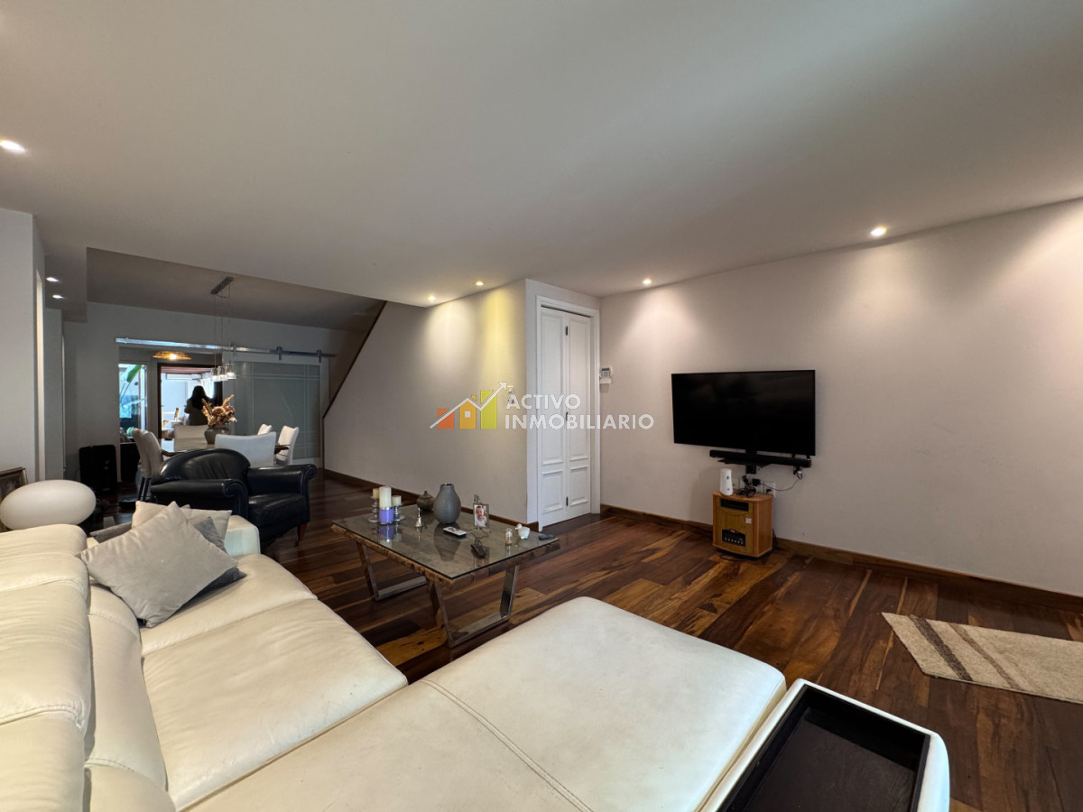 Casa ID.544 - Venta casa 5 dormitorios con garaje doble barbacoa y piscina-Punta carretas